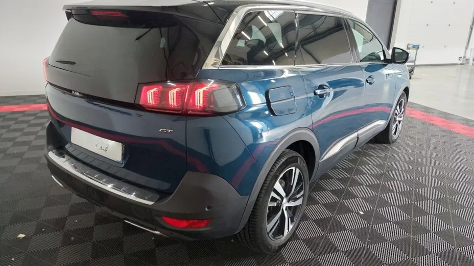 PEUGEOT 5008 -