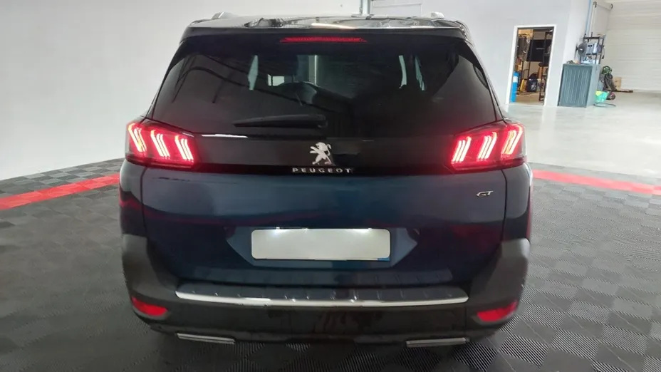 PEUGEOT 5008 -
