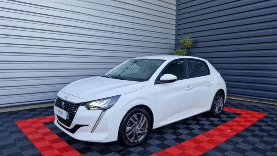 PEUGEOT 208 -