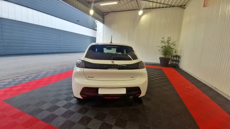 PEUGEOT 208 -