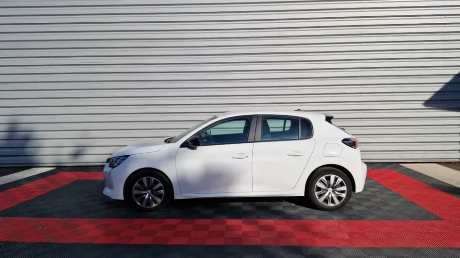 PEUGEOT 208 -