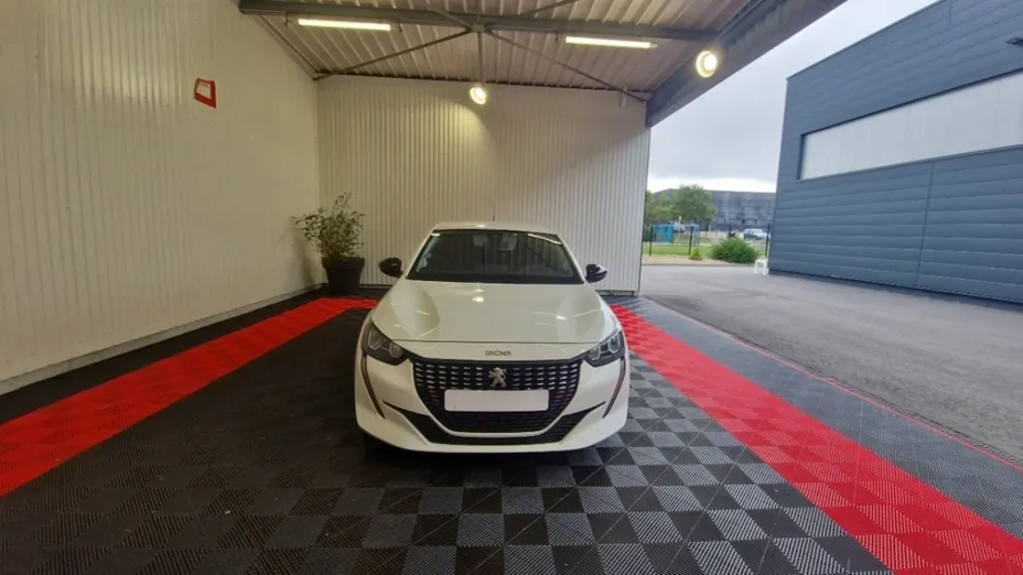 PEUGEOT 208 -