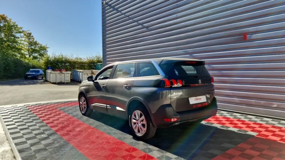 PEUGEOT 5008 -