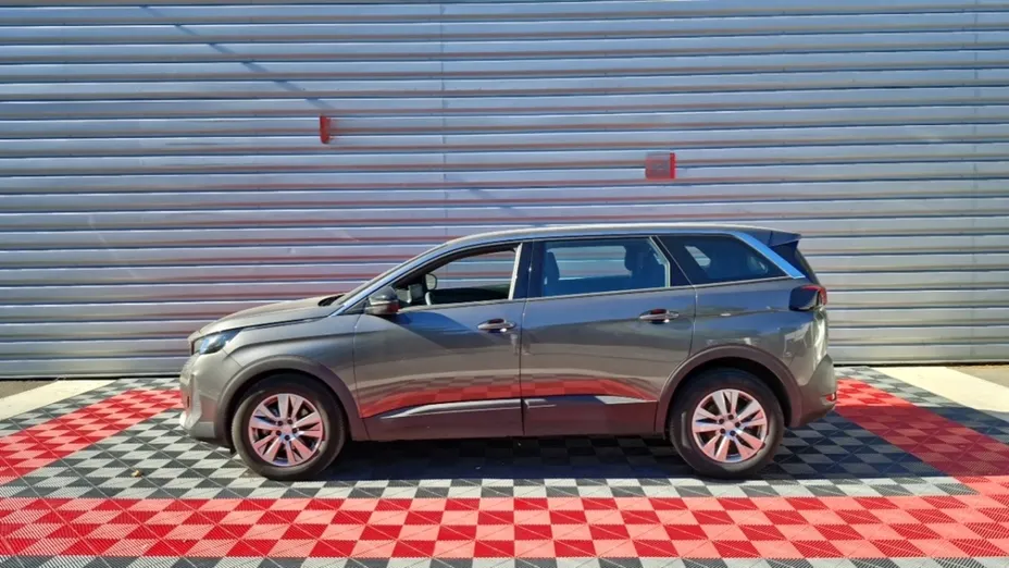 PEUGEOT 5008 -