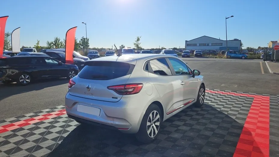 RENAULT Clio -