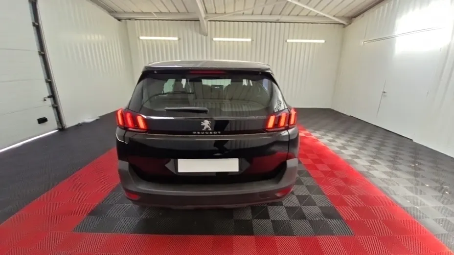 PEUGEOT 5008 -