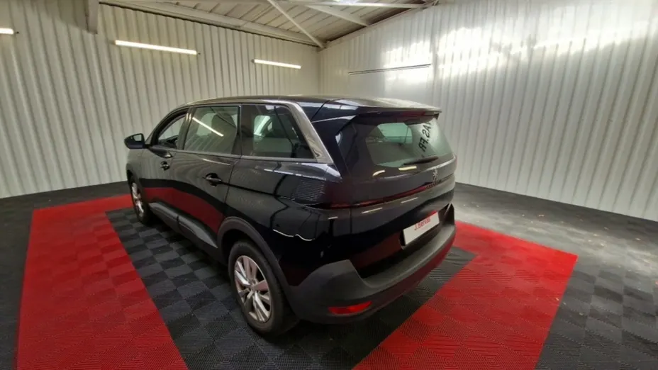 PEUGEOT 5008 -