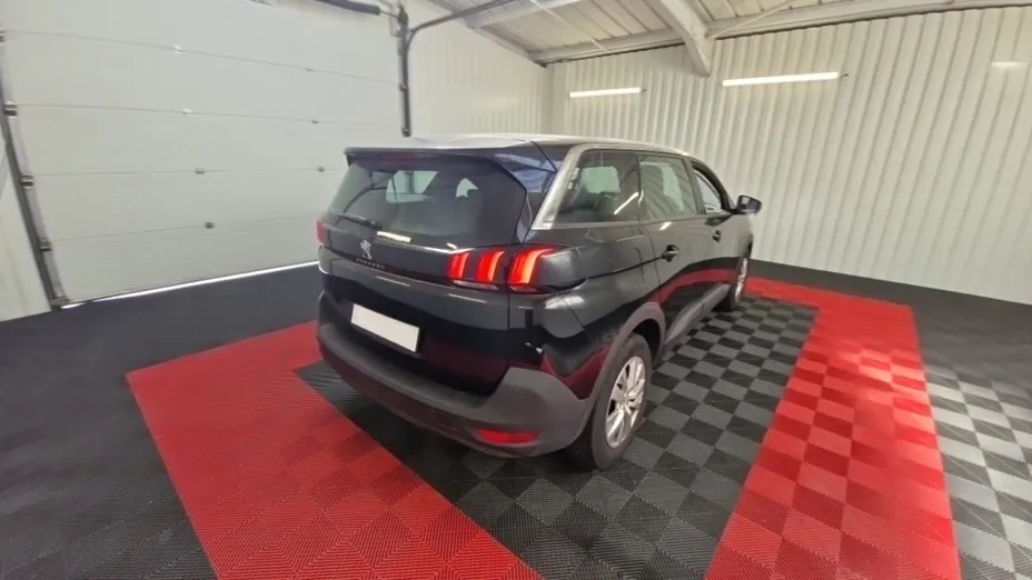 PEUGEOT 5008 -