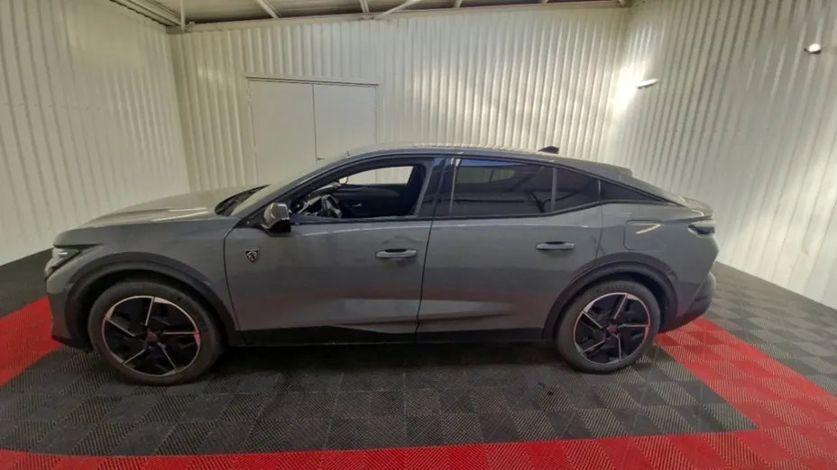 PEUGEOT 408 -