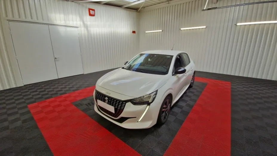 PEUGEOT 208 -
