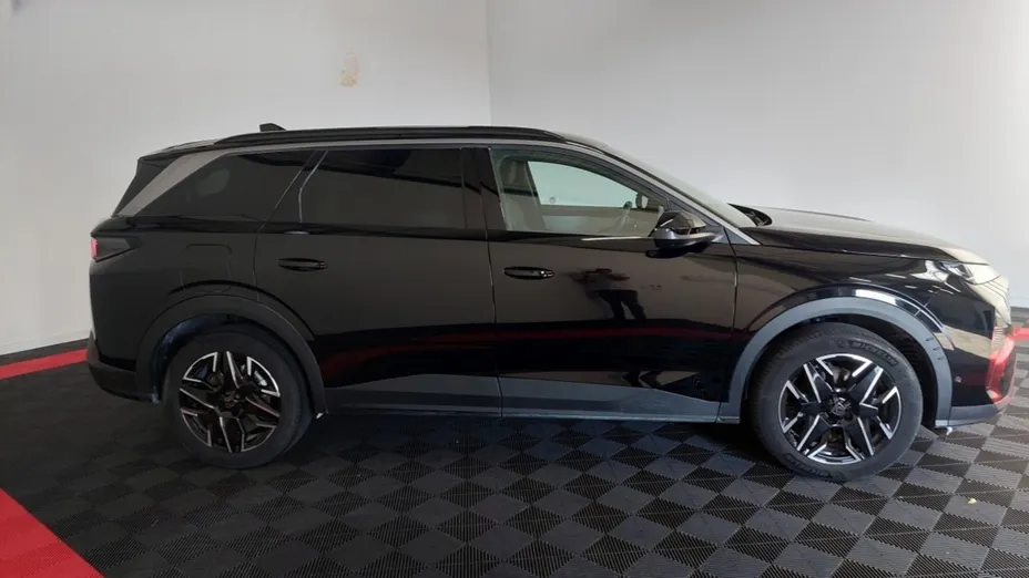 PEUGEOT 5008 -