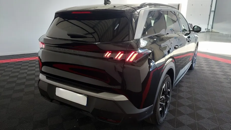 PEUGEOT 5008 -