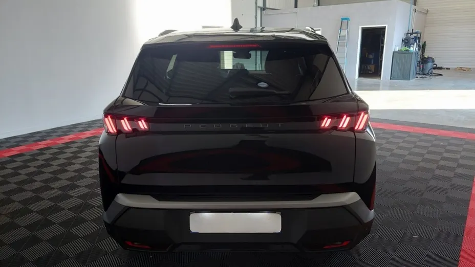 PEUGEOT 5008 -
