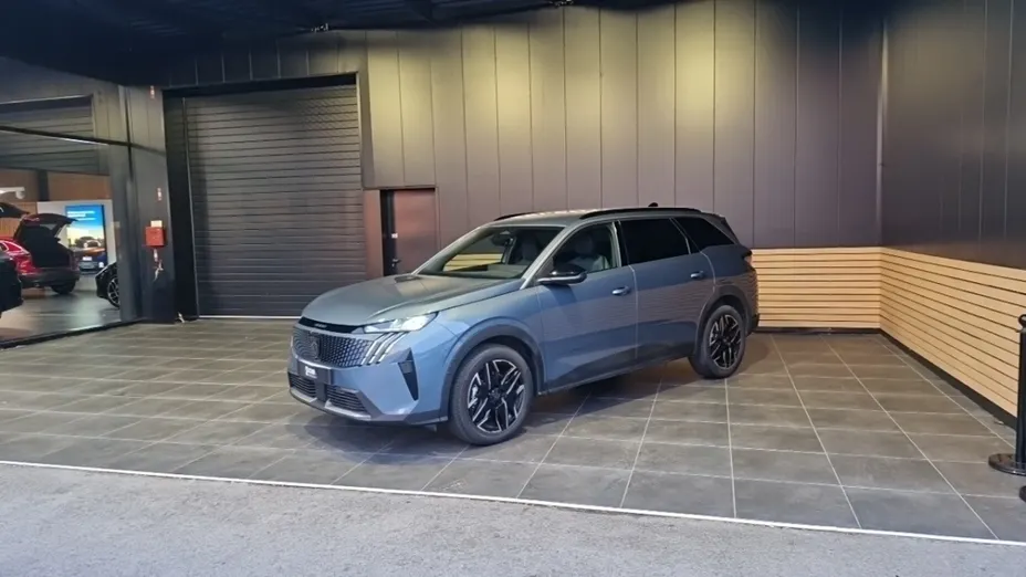 PEUGEOT 5008 -