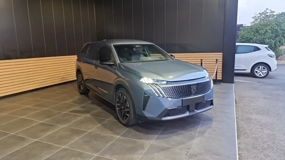 PEUGEOT 5008 -