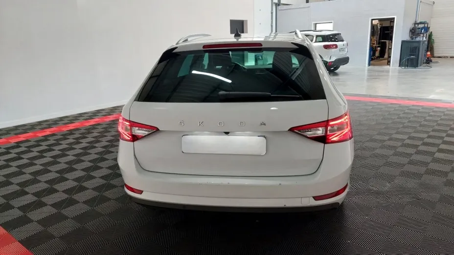 SKODA Superb -
