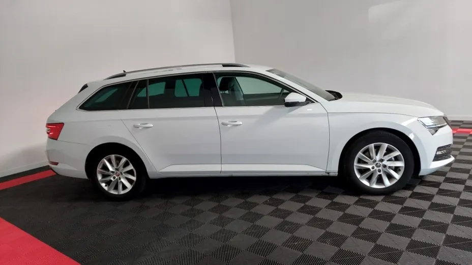 SKODA Superb -