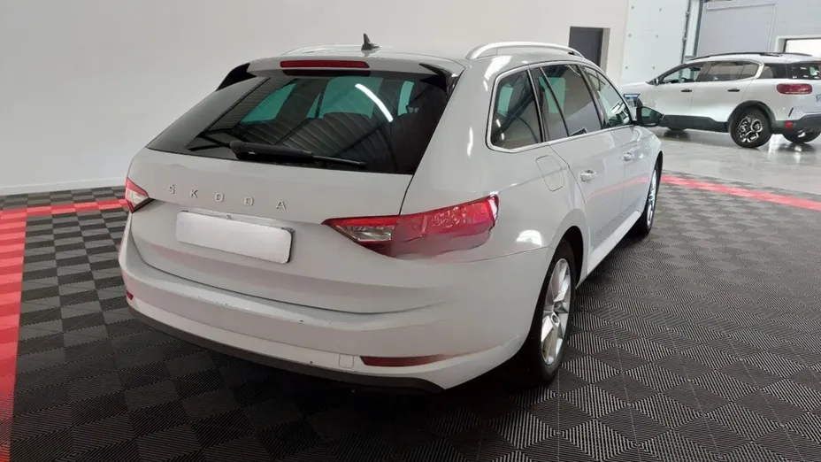 SKODA Superb -