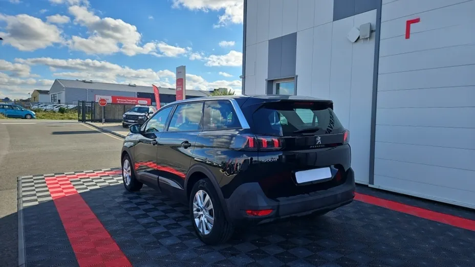 PEUGEOT 5008 -