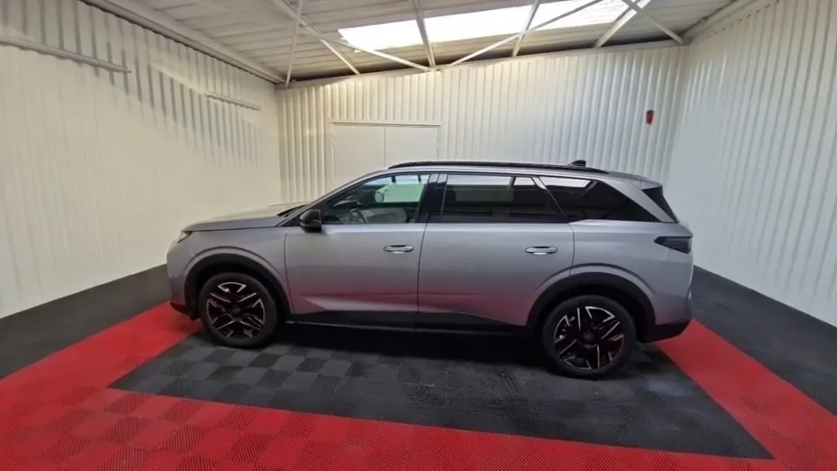 PEUGEOT 5008 -