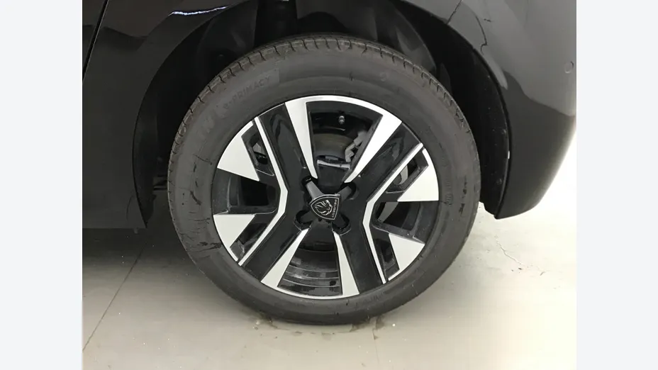 PEUGEOT 208 -