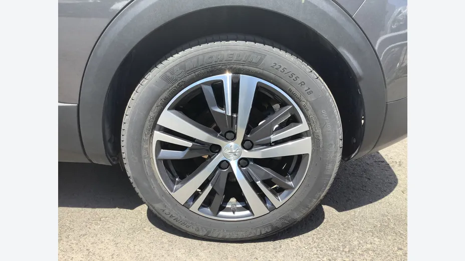 PEUGEOT 3008 -