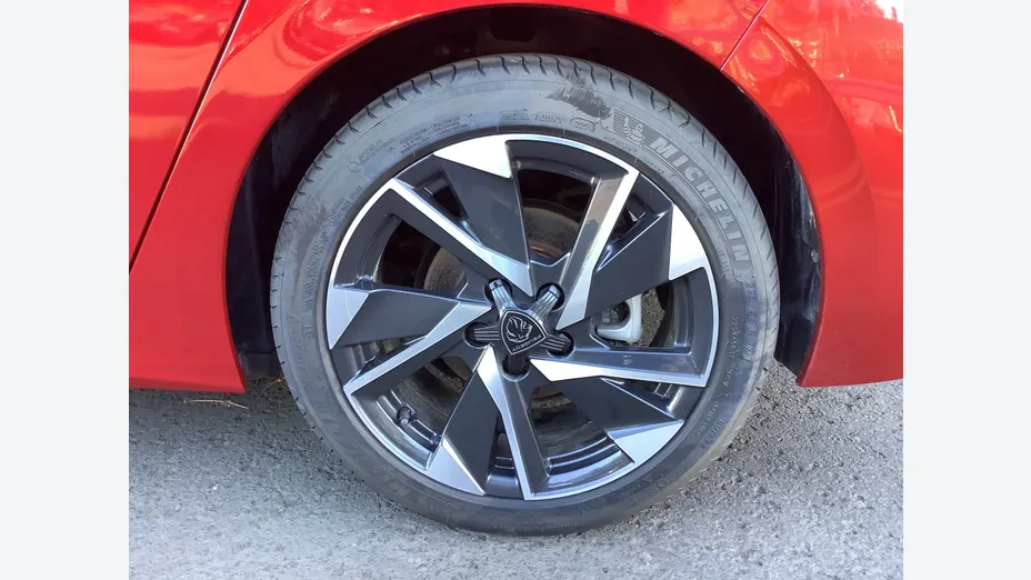 PEUGEOT 308 -