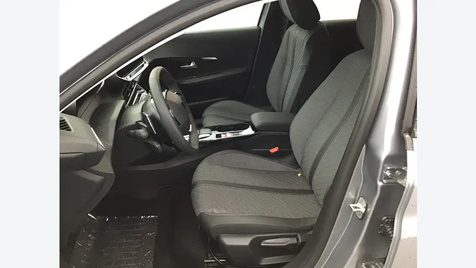 PEUGEOT 208 -
