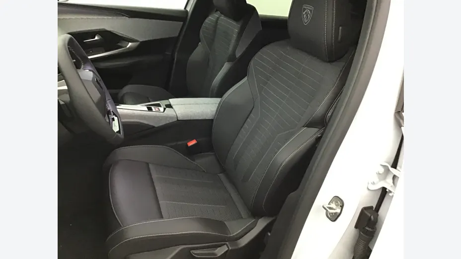 PEUGEOT 3008 -