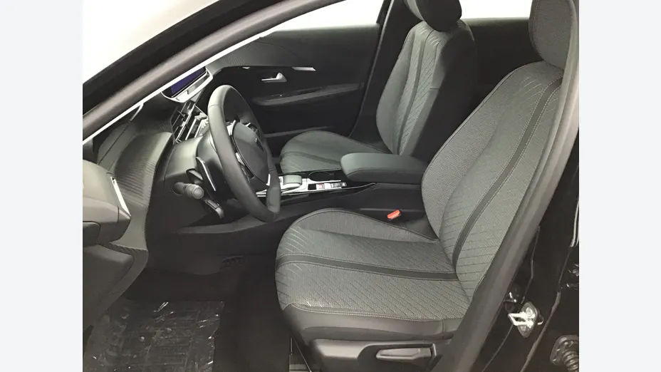 PEUGEOT 208 -
