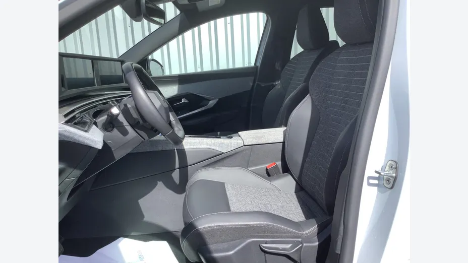 PEUGEOT 5008 -