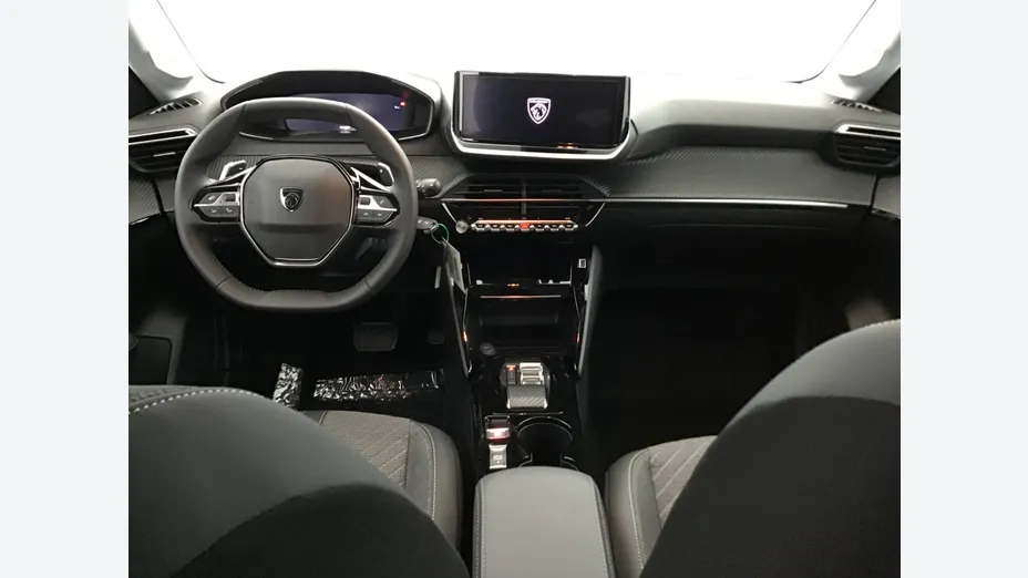 PEUGEOT 208 -