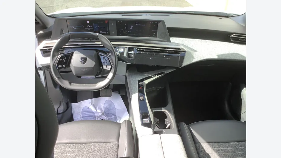 PEUGEOT 5008 -